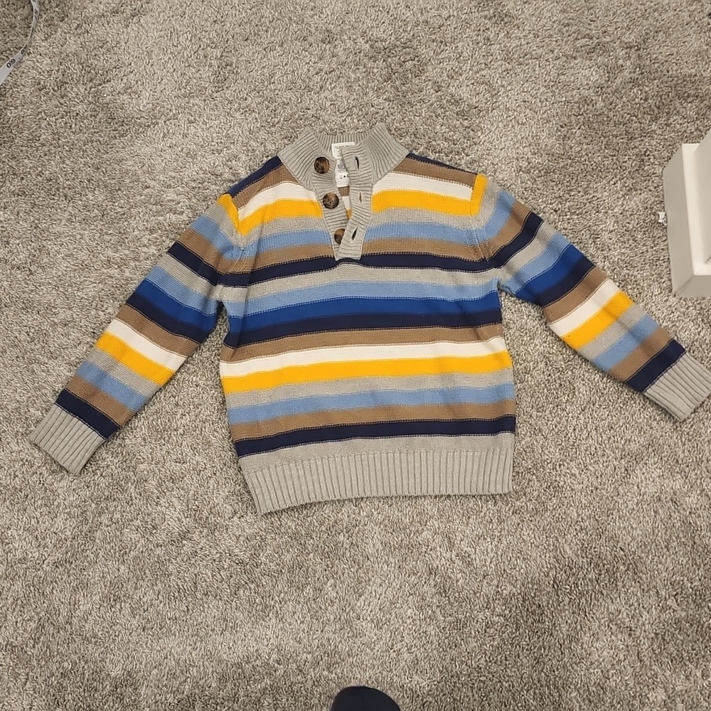 Boys size 4 sweater